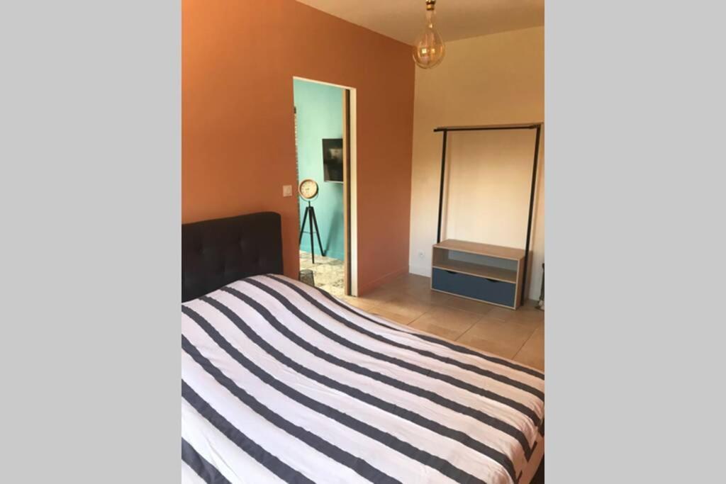 Logement Attenant A Une Villa T2 Avec Terrasse . Besse-sur-Issole Bagian luar foto