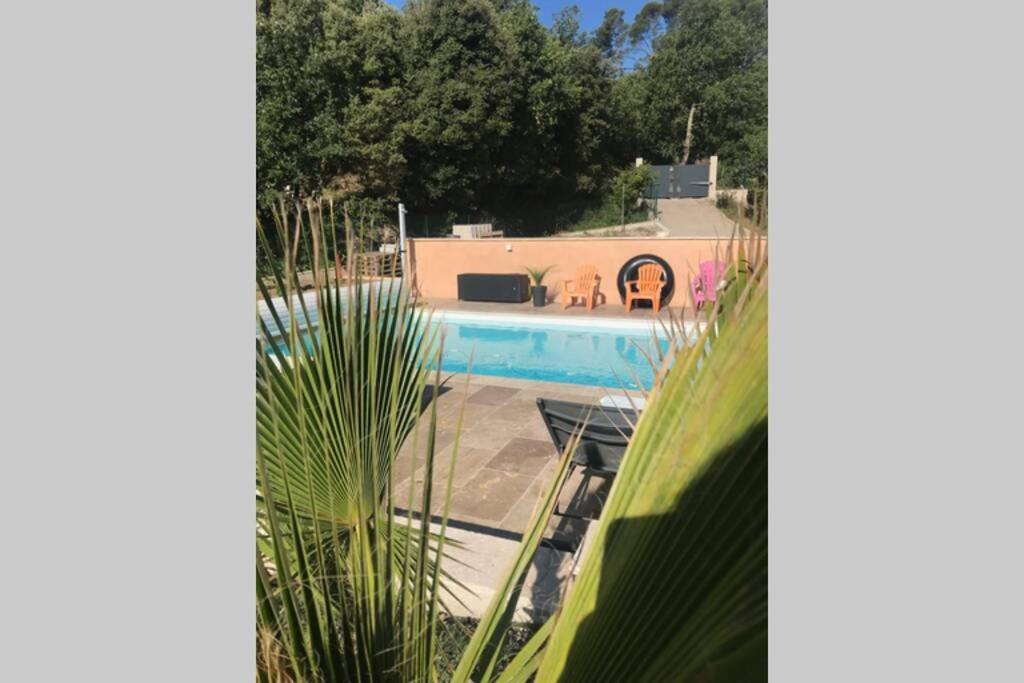 Logement Attenant A Une Villa T2 Avec Terrasse . Besse-sur-Issole Bagian luar foto