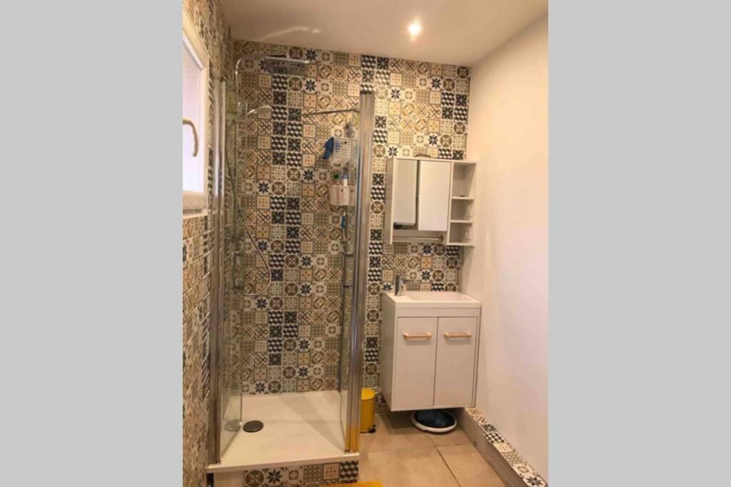 Logement Attenant A Une Villa T2 Avec Terrasse . Besse-sur-Issole Bagian luar foto